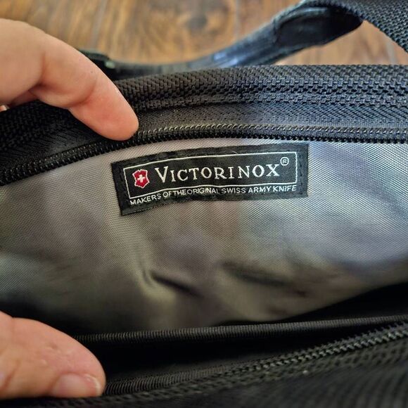 Victorinox Laptop Briefcase Bag - Picture 6 of 12
